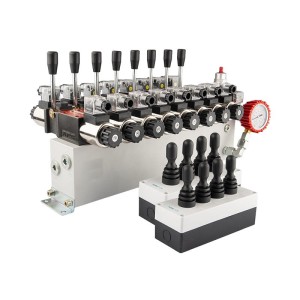 Rozdzielacz hydrauliczny 8 sekcyjny 12V blokowy typu Cetop 3 NG6 z proporcjonalnym regulatorem przepływu w komplecie z dwoma panelami sterującymi Hydrolider z czterema joystickami, manometrem. wtyczkami elektrycznymi i przyłączami