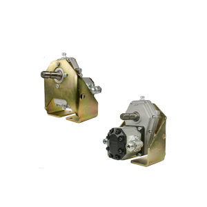 Multiplikator przystawka z wystającym wałkiem WOM z obu stron z pompą zębatą wydajność do 80L/min. W zestawie ze wzmocnionym wspornikiem mocującym do podstawy.